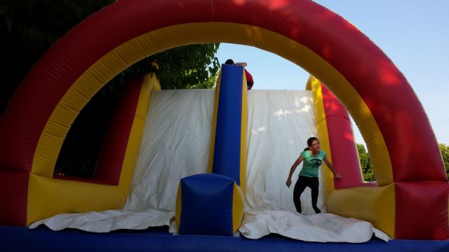 Los alumnos del Colegio Público Monte Anaor de Alguazas reciben las vacaciones de verano con juegos de agua, teatro, tiro con arco y animaciones hinchables - 1, Foto 1
