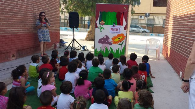 Los alumnos del Colegio Público Monte Anaor de Alguazas reciben las vacaciones de verano con juegos de agua, teatro, tiro con arco y animaciones hinchables - 4, Foto 4