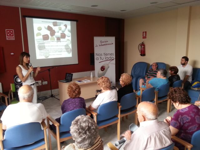 Las personas mayores aprenden a afrontar las altas temperaturas para evitar riesgos en su salud - 1, Foto 1