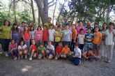 Cerca de una treinta de niños participan en el campamento aula de naturaleza de 