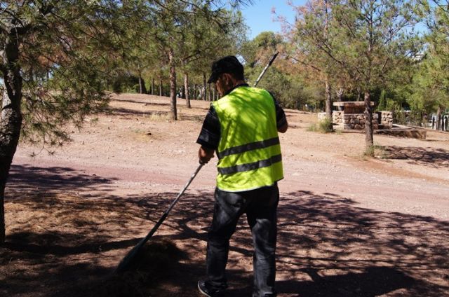 El ayuntamiento realiza una campaña de limpieza en las zonas recreativas en las inmediaciones de La Santa, Foto 4