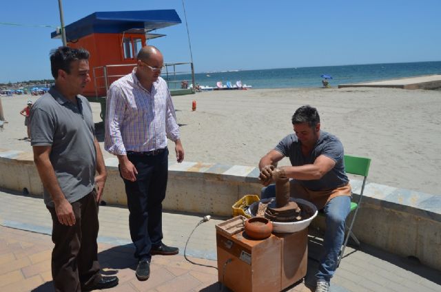 El Paseo marítimo de Santiago de la Ribera acoge una Muestra de Artesanía durante todo el Verano - 1, Foto 1