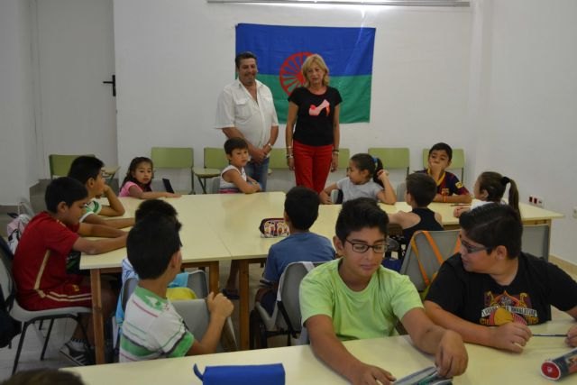 La concejal de Educación visita a los niños Gitanos de EDUKALO DE VERANO, organizado por Faga y Rromano Phralipen - 1, Foto 1