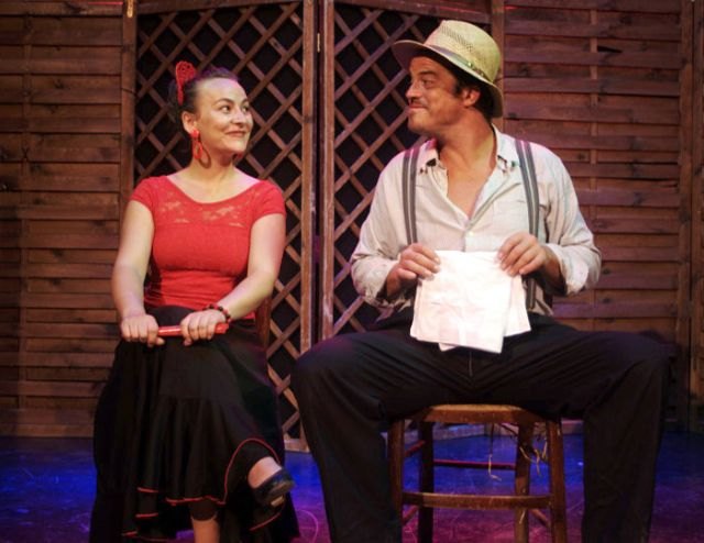 Las Fiestas de Santiago se inician con las obras de teatro Fly. El hombre pájaro y Esas cosas del querer - 1, Foto 1