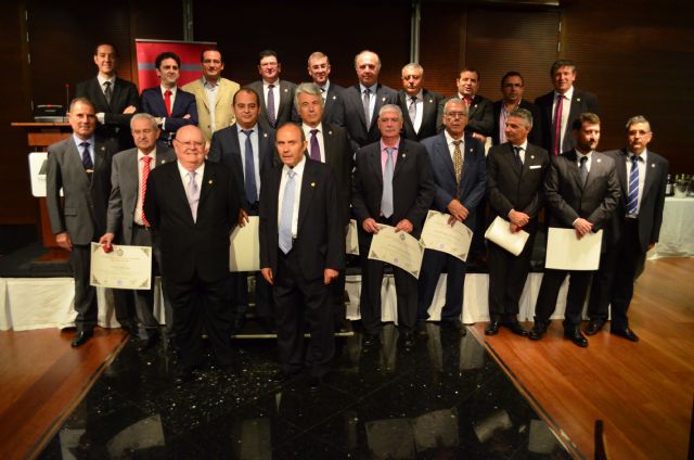 Los ingenieros técnicos industriales homenajean a los compañeros de más de 50 y 25 años en ejercicio profesional colegiado - 1, Foto 1