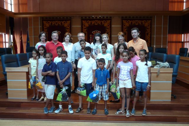 El Ayuntamiento de Molina de Segura acoge la visita de los niños saharauis de los campamentos de refugiados de Tindouf - 1, Foto 1