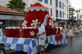 El desfile de carrozas pone fin a las fiestas en honor a San Pedro Apóstol