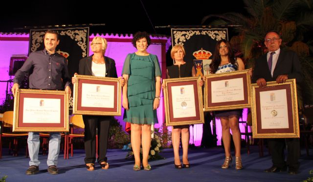 El Ayuntamiento otorgó distinciones y reconocimientos a personas, empresas e instituciones coincidiendo con el Día de la Independencia - 1, Foto 1