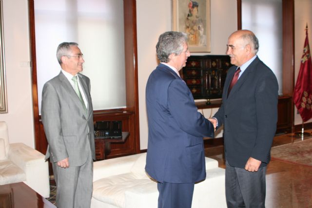 El presidente de la Comunidad recibe al presidente del Grupo Compañía Logística de Hidrocarburos - 1, Foto 1