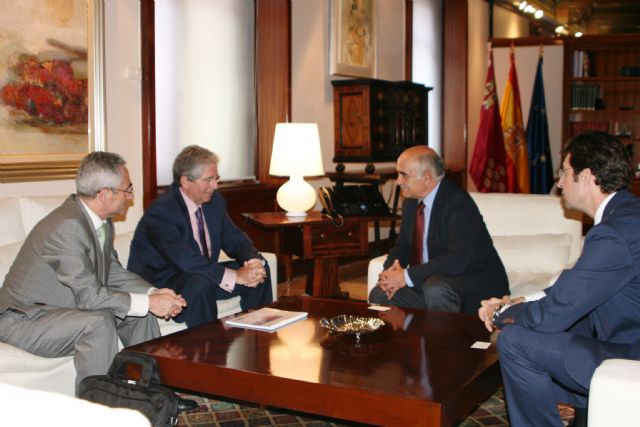 El presidente de la Comunidad recibe al presidente del Grupo Compañía Logística de Hidrocarburos - 2, Foto 2