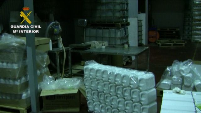 La  Guardia Civil desarticula una red que comercializaba de forma ilegal plaguicidas agrícolas adulterados - 3, Foto 3