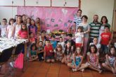 Más de 100 niños participan en las actividades de cocina, pintura, moldeado y fotografía