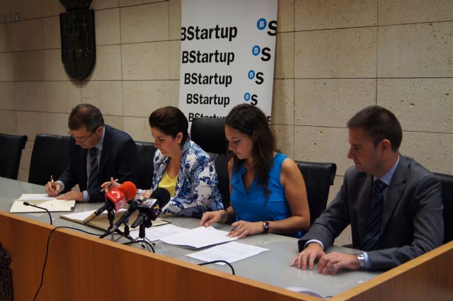 El ayuntamiento de Totana y el banco cam-sabadell firman un convenio para facilitar la financiación a los emprendedores - 2, Foto 2