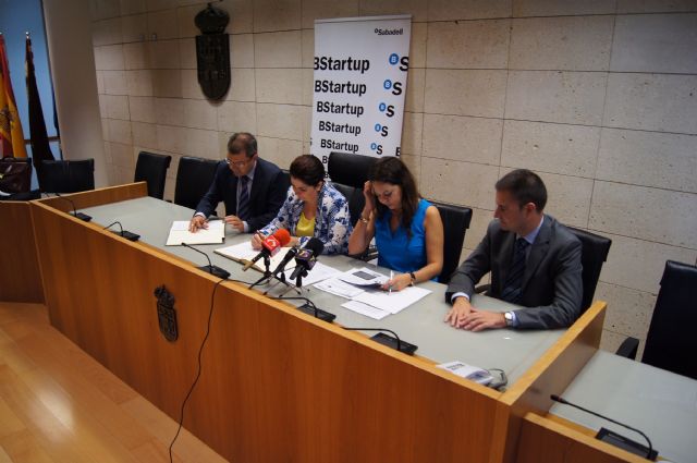 El ayuntamiento de Totana y el banco cam-sabadell firman un convenio para facilitar la financiación a los emprendedores - 3, Foto 3