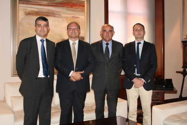 El presidente de la Comunidad recibe al presidente de Seniors Club y a miembros de la directiva de esta asociación - 1, Foto 1