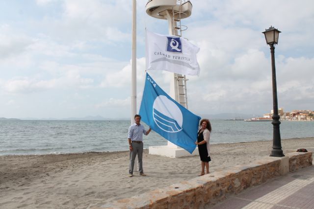 Las banderas azules ondean ya en las playas de Los Alcázares - 1, Foto 1