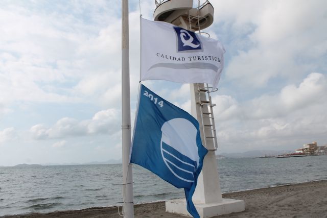 Las banderas azules ondean ya en las playas de Los Alcázares - 2, Foto 2