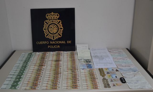 La Policía Nacional detiene infraganti a los miembros de un grupo organizado cuando pretendían cobrar un pagaré falsificado - 1, Foto 1