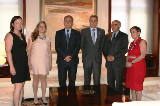El jefe del Ejecutivo murciano recibe al presidente del Paso Azul - 1, Foto 1