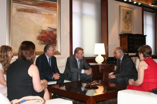 El jefe del Ejecutivo murciano recibe al presidente del Paso Azul - 2, Foto 2