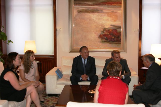 El jefe del Ejecutivo murciano recibe al presidente del Paso Azul - 3, Foto 3