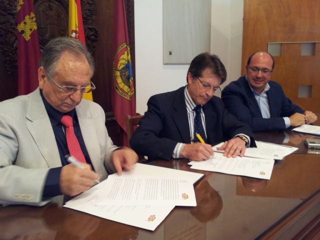 El Ayuntamiento de Lorca y ElPozo firman un acuerdo, Foto 1