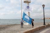 Las banderas azules ondean ya en las playas de Los Alcázares