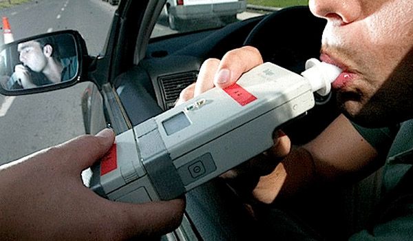 El Ayuntamiento de Jumilla participa en la campaña de la DGT sobre el control de la tasa de alcoholemia y drogas entre los conductores - 1, Foto 1