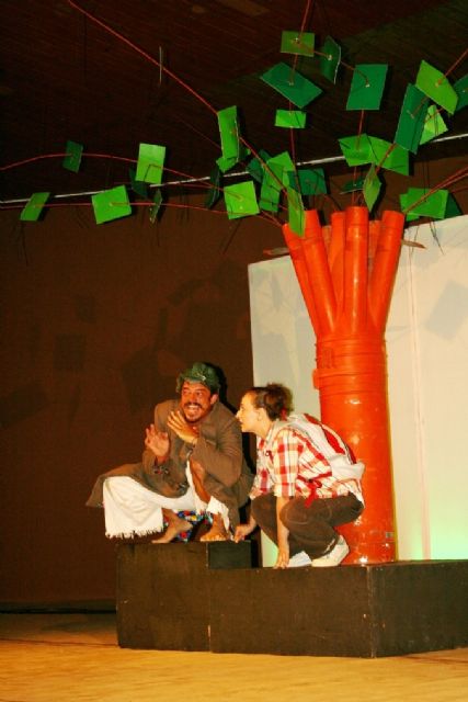 Comienzan las actividades culturales del programa de fiestas con la representación de Fly. el hombre pájaro, Foto 8