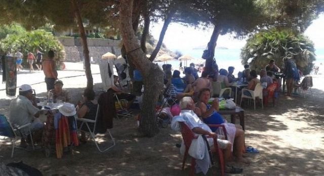 Usuarios de los centros sociales del IMAS disfrutan del verano en el Mar Menor