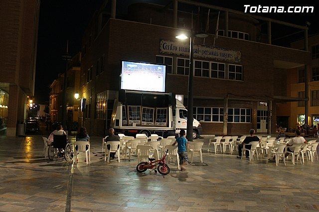 Instalaron una pantalla gigante en la Plaza Balsa Vieja, Foto 1