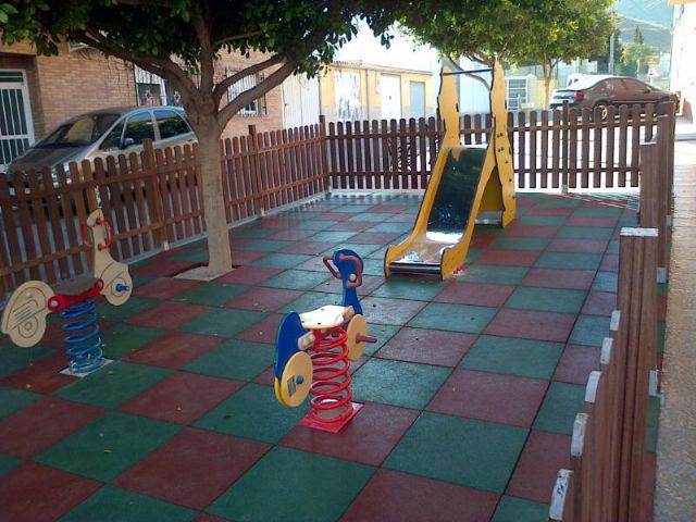 Mejoras en la plaza Cisneros y en su parque infantil - 1, Foto 1