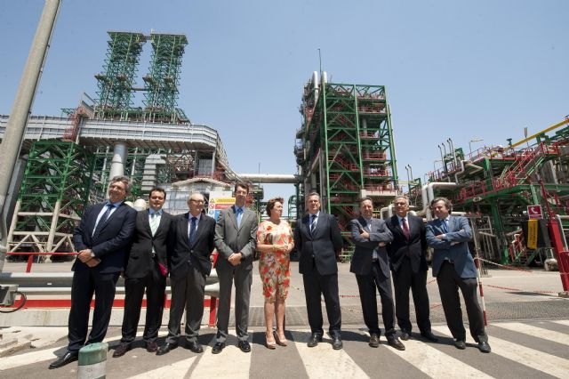 El consejero de Industria destaca que Repsol sitúa a la Región en el mapa mundial industrial y contribuye al desarrollo social y económico - 1, Foto 1