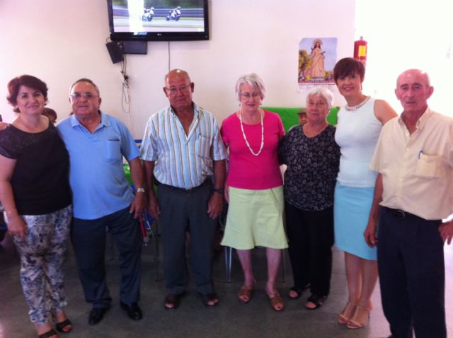 City officials accompanying partners Municipal Senior Center El Paretn the food end of 2013/14 season, Foto 4