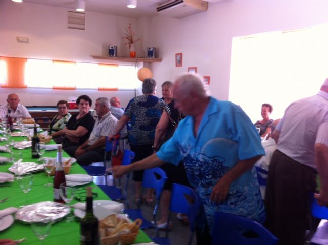 Autoridades municipales acompañan a los socios del Centro Municipal de Personas Mayores de El Paretón a la comida de final de temporada 2013/14 - 5, Foto 5