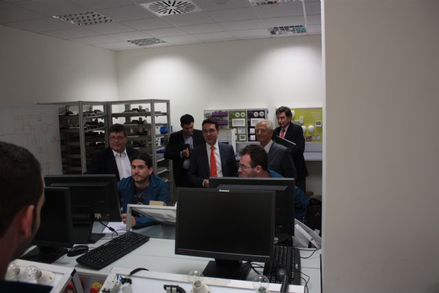 El consejero de Empleo se interesa por el programa formativo de FREMM como caso de éxito en gestión y en inserción laboral - 1, Foto 1