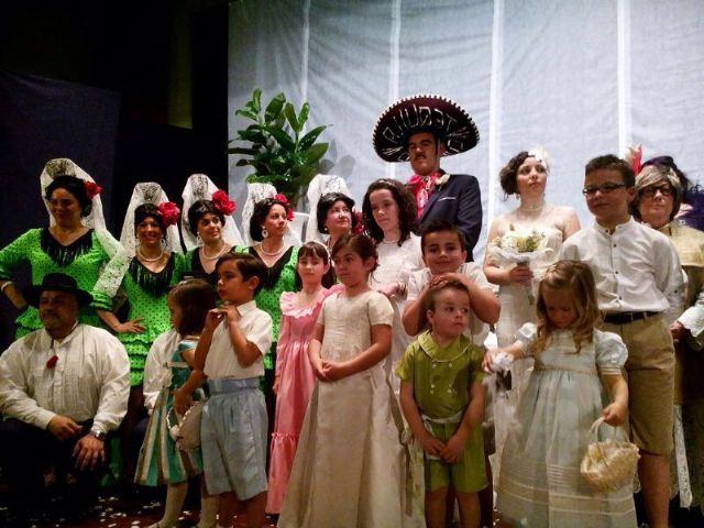 La Asociación La Gruta vuelve a poner en escena la obra musical La Manuela se casa, Foto 1