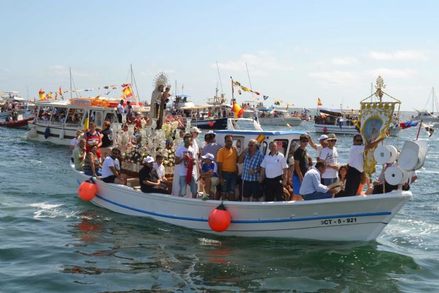 Miles de fieles acompañan a la Virgen del Carmen por tierra y mar en San Pedro del Pinatar - 1, Foto 1