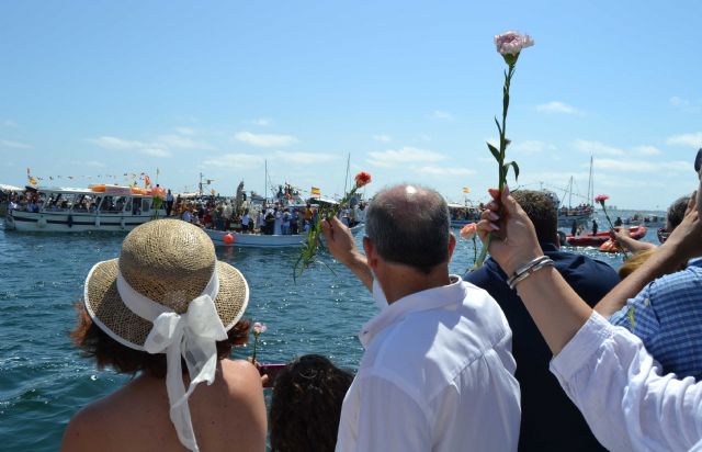 Miles de fieles acompañan a la Virgen del Carmen por tierra y mar en San Pedro del Pinatar - 3, Foto 3