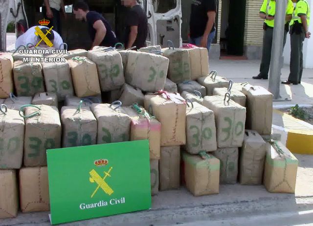 La Guardia Civil intercepta un alijo de más de cuatro toneladas de hachís en Lorca - 1, Foto 1