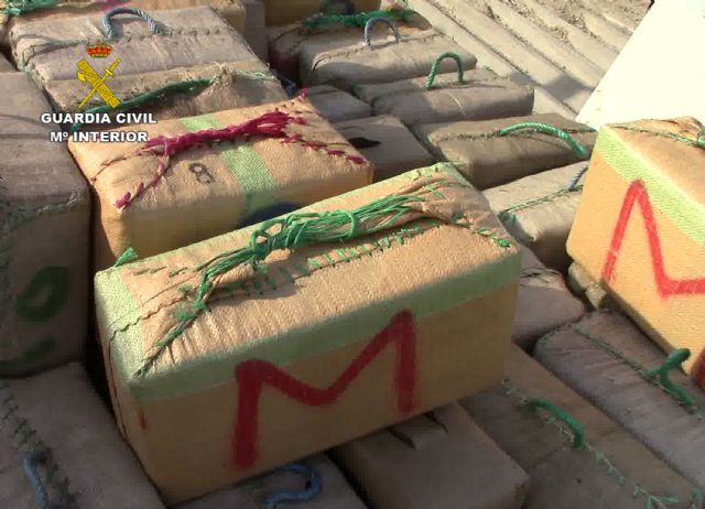La Guardia Civil intercepta un alijo de más de cuatro toneladas de hachís en Lorca - 2, Foto 2
