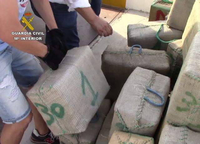 La Guardia Civil intercepta un alijo de más de cuatro toneladas de hachís en Lorca - 3, Foto 3
