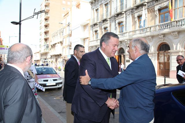 El presidente de la comunidad autónoma muestra su apoyo decidido al desarrollo de La Unión - 2, Foto 2
