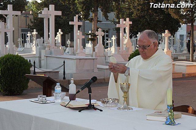 Tradicional Misa en el Cementerio Municipal de Totana “Nuestra Señora del Carmen” con motivo de la festividad de la Virgen del Carmen, Foto 1