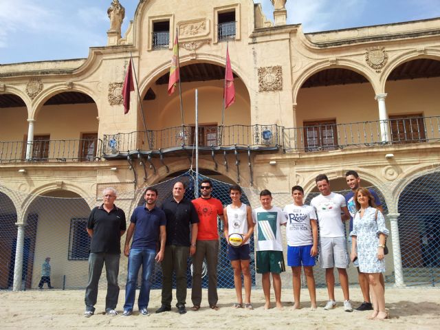La Plaza de España de Lorca acoge el Campeonato Regional de Voley Playa en el que participarán los mejores jugadores de Voleibol y Voley de toda la provincia - 1, Foto 1