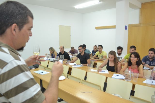 Ciento cincuenta alumnos se forman en arquitectura, ingeniería, neurociencia y autómatas en los cursos de verano de la próxima semana - 2, Foto 2