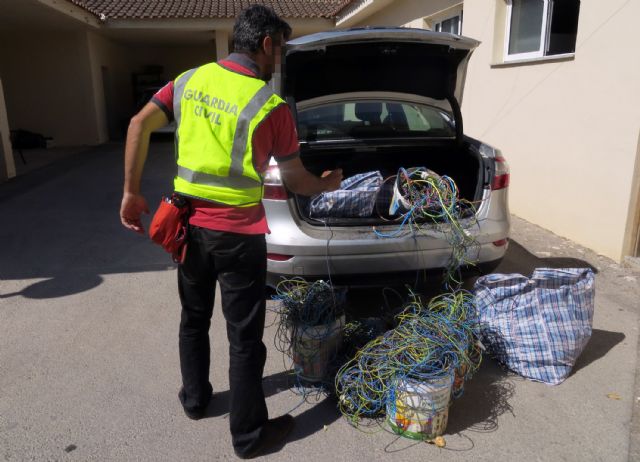 La Guardia Civil sorprende a dos personas mientras sustraían cable de cobre de una urbanización de Murcia - 4, Foto 4