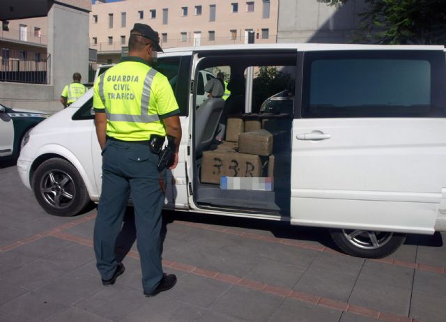 La Guardia Civil intercepta una furgoneta cargada de hachís durante un control de velocidad - 4, Foto 4