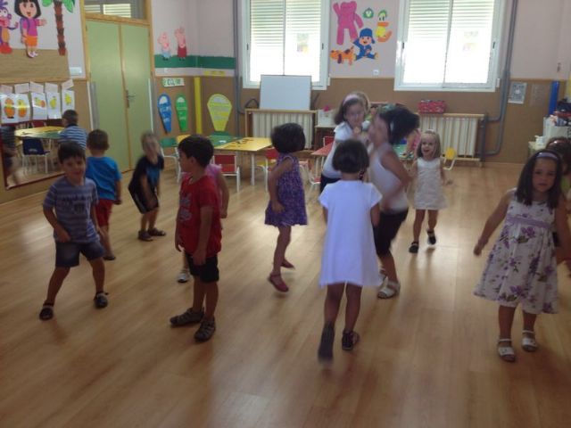 Los niños y niñas de la Escuela de Verano del CAI realizan un taller sobre la corresponsabilidad de tareas domésticas - 1, Foto 1