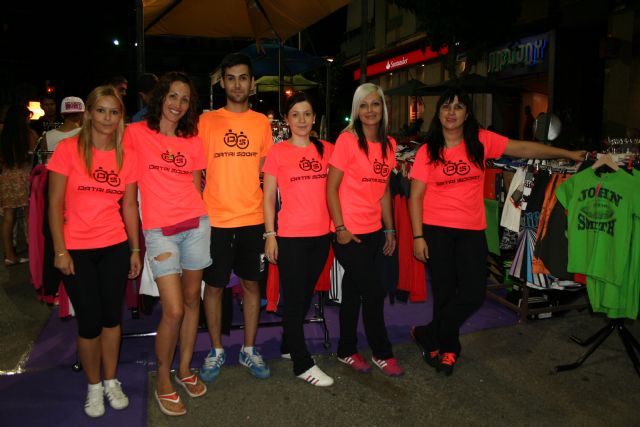 Gran animación de público y ventas en el 'Outlet D'calle' celebrado en la Gran Vía de Cehegín - 2, Foto 2